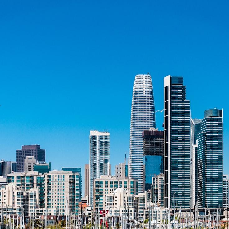 Parents evaluating schools in Spain